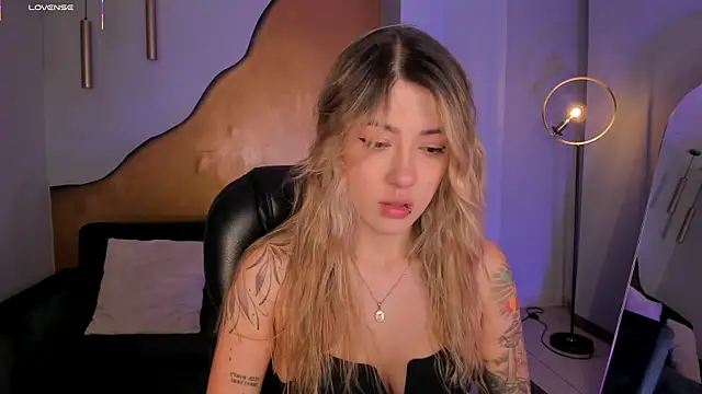 EveBensonX online show from February 5, 2026, 12:23 pm