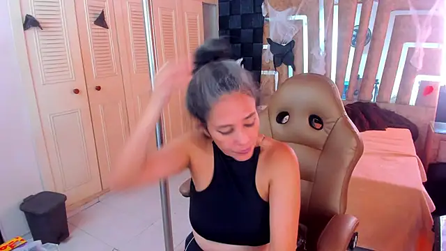 cute sassy online show from November 8, 2025, 2:31 pm