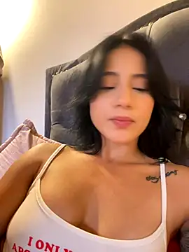 Snapshot of Ale_Lewis chatting on November 28, 2025, 9:59 pm Ale Lewis online show from November 28, 2025, 9:59 pm