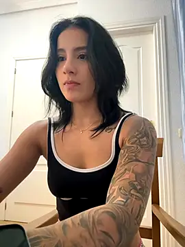 Snapshot of Ale_Lewis chatting on November 15, 2025, 6:12 pm Ale Lewis online show from November 15, 2025, 6:12 pm