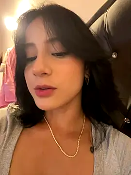 Snapshot of Ale_Lewis chatting on November 27, 2025, 10:10 pm Ale Lewis online show from November 27, 2025, 10:10 pm