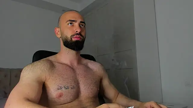 MichaelMasterss online show from May 6, 2026, 8:35 pm