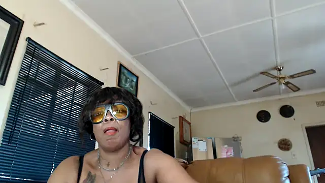 Snapshot of Gucci_Bx chatting on November 16, 2025, 12:32 pm Gucci Bx online show from November 16, 2025, 12:32 pm