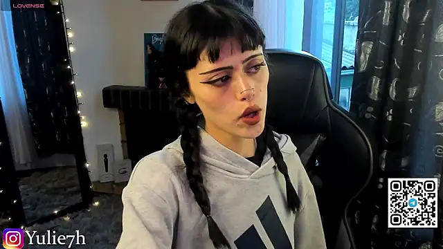 Snapshot of _Jessy_Moon_ chatting on August 4, 2026, 10:58 pm Jessy Moon online show from August 4, 2026, 10:58 pm