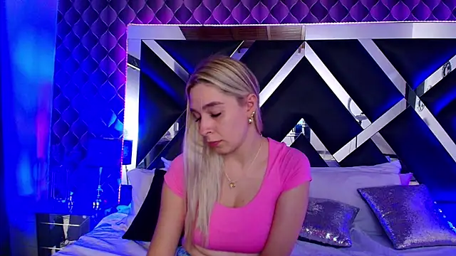 Snapshot of victoriaa_lee_ chatting on October 18, 2025, 8:00 pm victoriaa lee online show from October 18, 2025, 8:00 pm