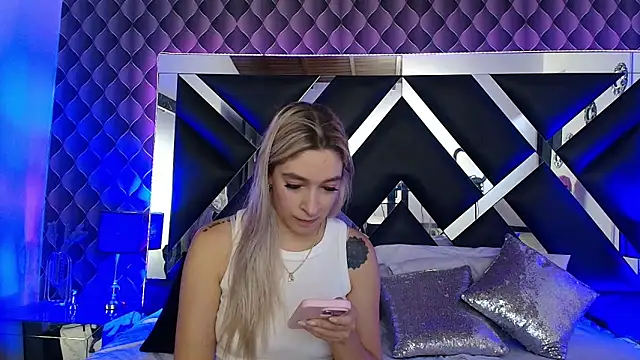 Snapshot of victoriaa_lee_ chatting on November 19, 2025, 7:36 pm victoriaa lee online show from November 19, 2025, 7:36 pm