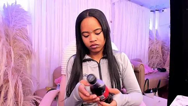 Mia damm online show from September 16, 2025, 4:35 am