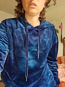 mossy kiss online show from November 3, 2025, 4:54 pm