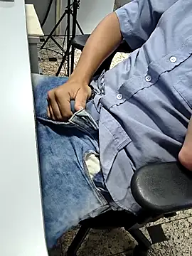 Snapshot of trimineiro_ chatting on December 19, 2025, 3:25 pm trimineiro online show from December 19, 2025, 3:25 pm