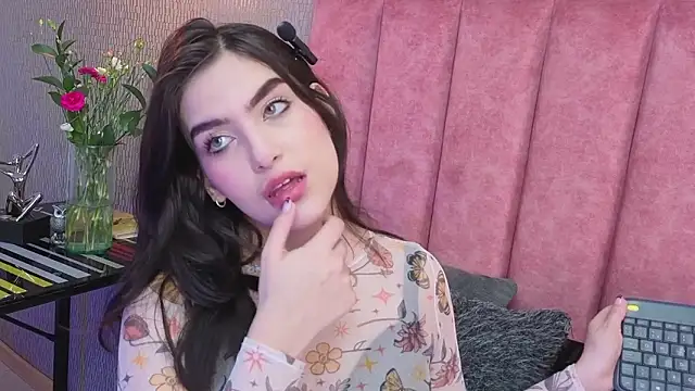 Alexa Thaylor  online show from February 24, 2026, 3:35 pm