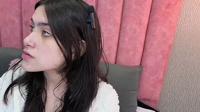 Alexa Thaylor  online show from March 5, 2026, 4:03 pm