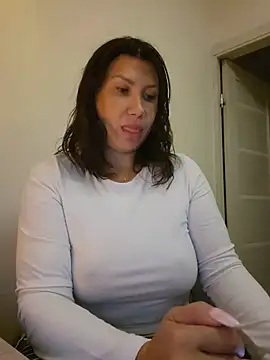 Snapshot of ROXOLANAA_SEXY chatting on June 25, 2026, 9:09 pm ROXOLANAA SEXY online show from June 25, 2026, 9:09 pm