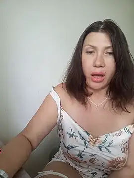 Snapshot of ROXOLANAA_SEXY chatting on June 5, 2026, 9:48 am ROXOLANAA SEXY online show from June 5, 2026, 9:48 am