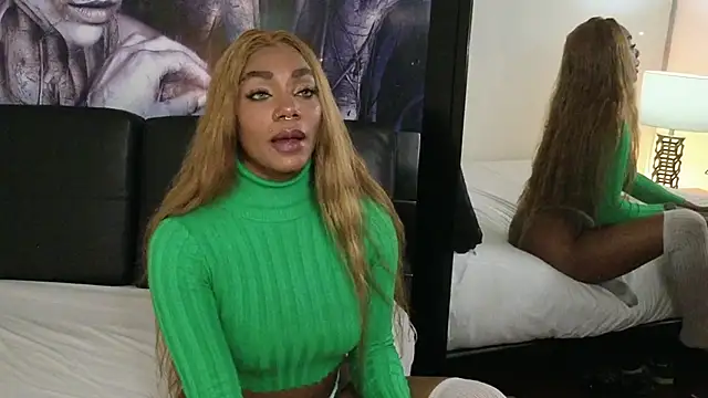 Snapshot of emely_brandon chatting on November 28, 2025, 4:34 am emely brandon online show from November 28, 2025, 4:34 am