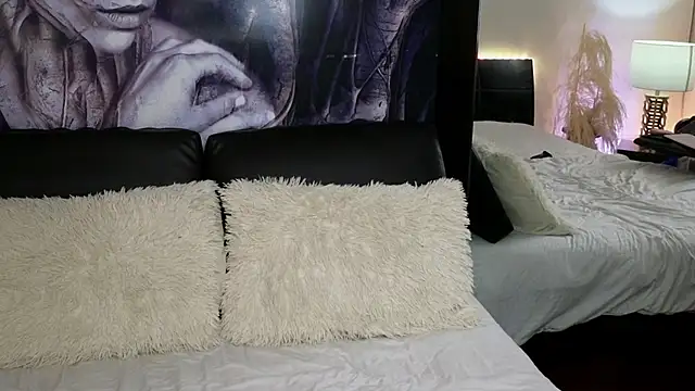 Snapshot of emely_brandon chatting on October 13, 2025, 6:26 am emely brandon online show from October 13, 2025, 6:26 am