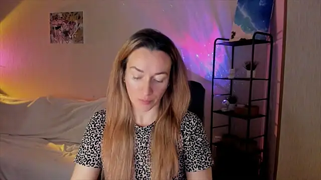 RebeccaMartinez online show from December 4, 2025, 7:40 am