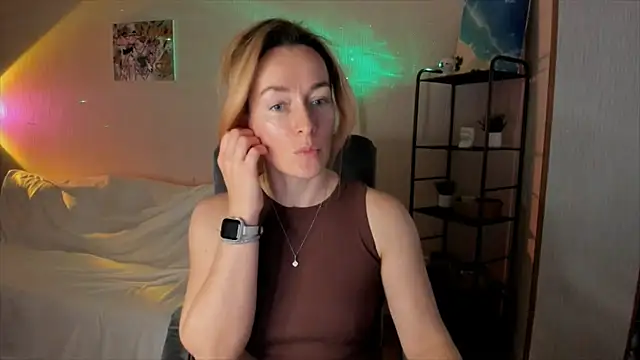 RebeccaMartinez online show from November 13, 2025, 8:29 am