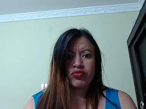 Snapshot of emilysamantha_8 chatting on November 21, 2025, 8:08 pm emilysamantha 8 online show from November 21, 2025, 8:08 pm