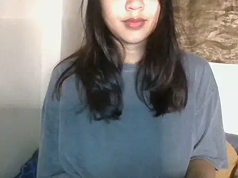 Snapshot of _smiling4u_ chatting on June 1, 2026, 2:17 pm smiling4u online show from June 1, 2026, 2:17 pm