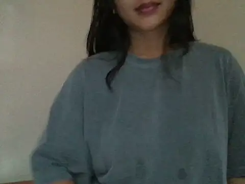 Snapshot of _smiling4u_ chatting on August 3, 2026, 9:04 am smiling4u online show from August 3, 2026, 9:04 am