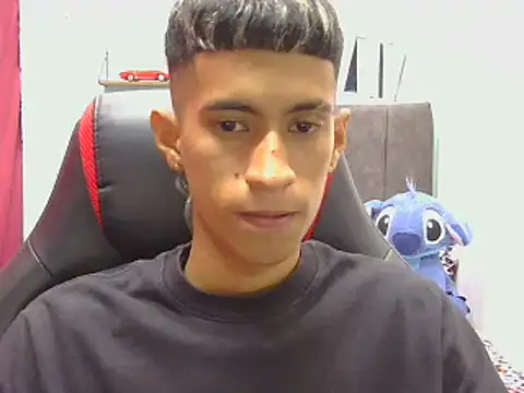 Angelstripboy online show from April 29, 2026, 11:44 pm