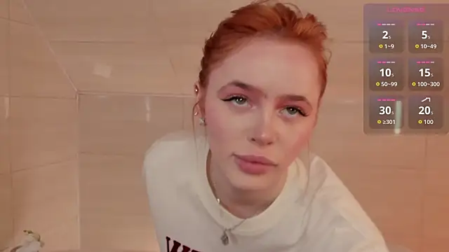 Snapshot of Phoenix_Margo chatting on November 6, 2025, 3:32 am Phoenix Margo online show from November 6, 2025, 3:32 am