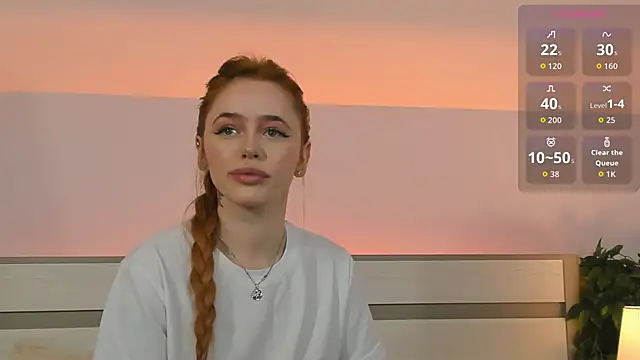 Snapshot of Phoenix_Margo chatting on November 4, 2025, 3:43 am Phoenix Margo online show from November 4, 2025, 3:43 am