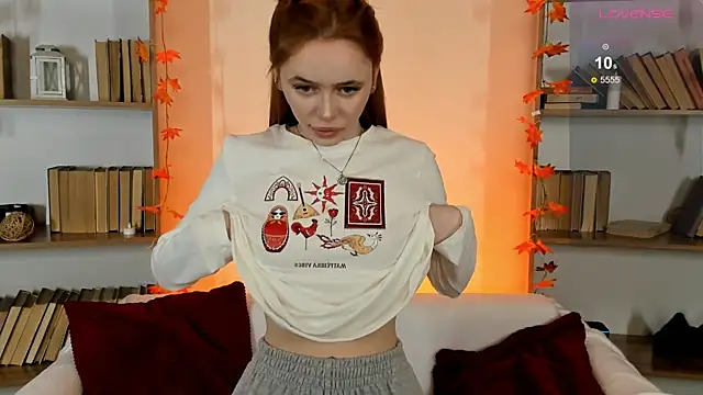 Snapshot of Phoenix_Margo chatting on October 14, 2025, 3:51 am Phoenix Margo online show from October 14, 2025, 3:51 am