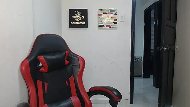 Snapshot of Liamiler01_ chatting on November 11, 2025, 12:05 am Liamiler01 online show from November 11, 2025, 12:05 am