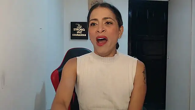 Snapshot of Liamiler01_ chatting on November 4, 2025, 12:20 pm Liamiler01 online show from November 4, 2025, 12:20 pm