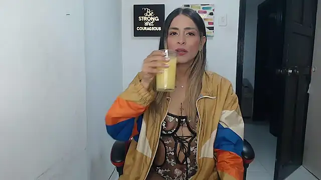 Snapshot of Liamiler01_ chatting on October 24, 2025, 12:42 am Liamiler01 online show from October 24, 2025, 12:42 am