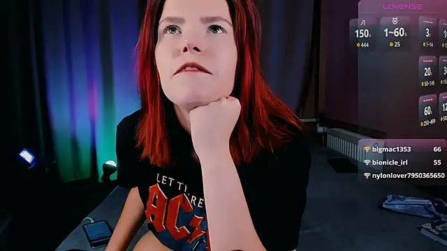 Snapshot of Erika_Fix chatting on November 12, 2025, 9:40 pm Erika Fix online show from November 12, 2025, 9:40 pm