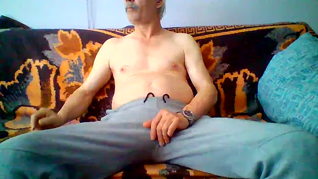 cumloverboyxx69 online show from April 23, 2026, 12:29 pm