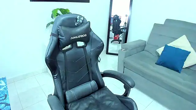 Snapshot of BellaFlaming chatting on February 11, 2025, 10:47 am BellaFlaming online show from February 11, 2025, 10:47 am