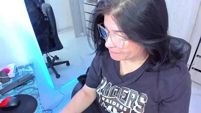 Snapshot of BellaFlaming chatting on June 24, 2026, 1:32 pm BellaFlaming online show from June 24, 2026, 1:32 pm