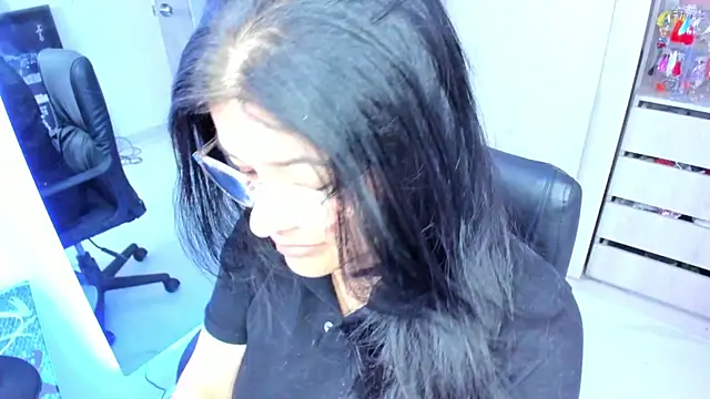 Snapshot of BellaFlaming chatting on June 29, 2026, 11:43 am BellaFlaming online show from June 29, 2026, 11:43 am