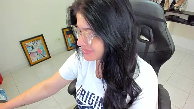 BellaFlaming online show from April 23, 2026, 10:44 am