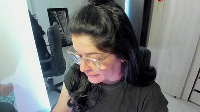 Snapshot of BellaFlaming chatting on August 3, 2026, 10:32 am BellaFlaming online show from August 3, 2026, 10:32 am