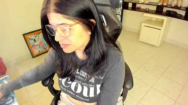BellaFlaming online show from April 30, 2026, 10:44 am