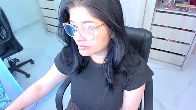 Snapshot of BellaFlaming chatting on June 25, 2026, 12:10 pm BellaFlaming online show from June 25, 2026, 12:10 pm