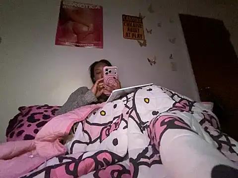 Snapshot of Iceblanca chatting on March 7, 2026, 12:10 pm Iceblanca online show from March 7, 2026, 12:10 pm