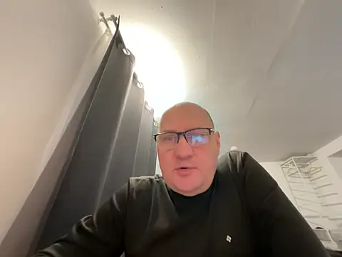 vanjbi45 online show from February 5, 2026, 6:42 am