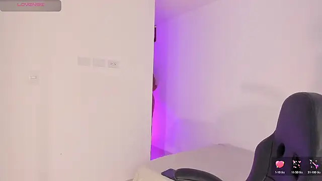 Snapshot of AnitaHaywood_ chatting on November 16, 2025, 8:24 pm AnitaHaywood online show from November 16, 2025, 8:24 pm