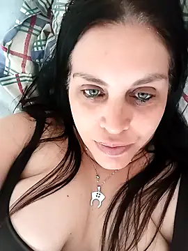 Snapshot of CRUELLAXX chatting on September 18, 2025, 6:00 pm CRUELLAXX online show from September 18, 2025, 6:00 pm