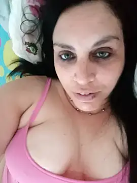 Snapshot of CRUELLAXX chatting on December 10, 2024, 6:49 pm CRUELLAXX online show from December 10, 2024, 6:49 pm