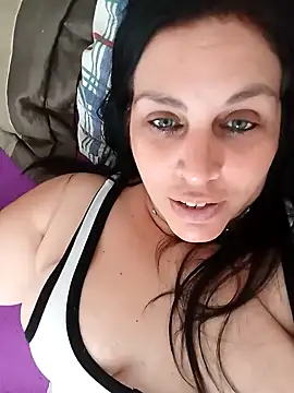 Snapshot of CRUELLAXX chatting on March 18, 2025, 6:17 pm CRUELLAXX online show from March 18, 2025, 6:17 pm