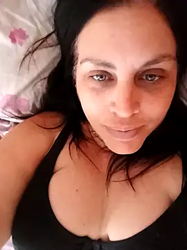 Snapshot of CRUELLAXX chatting on February 12, 2025, 4:00 pm CRUELLAXX online show from February 12, 2025, 4:00 pm