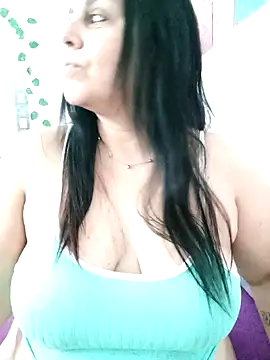 Snapshot of CRUELLAXX chatting on March 19, 2025, 6:12 pm CRUELLAXX online show from March 19, 2025, 6:12 pm