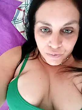 Snapshot of CRUELLAXX chatting on February 27, 2025, 5:26 pm CRUELLAXX online show from February 27, 2025, 5:26 pm
