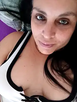Snapshot of CRUELLAXX chatting on March 3, 2025, 6:13 pm CRUELLAXX online show from March 3, 2025, 6:13 pm